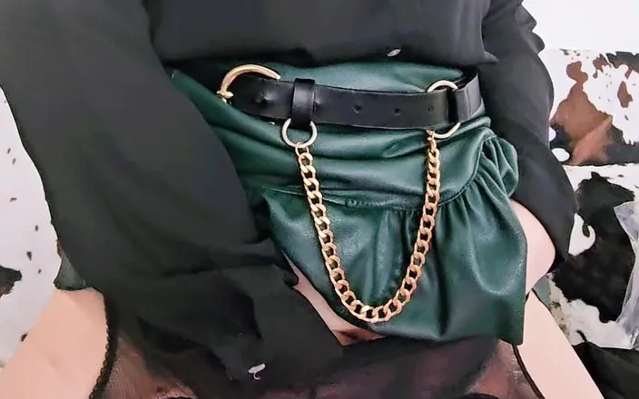 Sofy13: Leather Skirt Lingerie Sex I Play with My Pussy