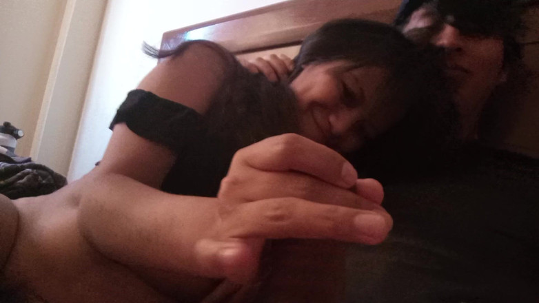 Moo DBOXXX: J’ai des relations sexuelles avec la fille qui me vend...