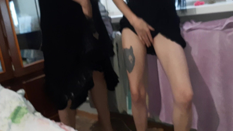 Lesbian-candys: Bạn cùng phòng của tôi bắt gặp tôi thủ dâm...