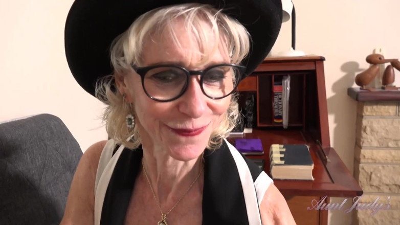 Aunt Judy's: Auntjudys - Your Mature GILF Boss Dee Lite Sucks Your Cock...