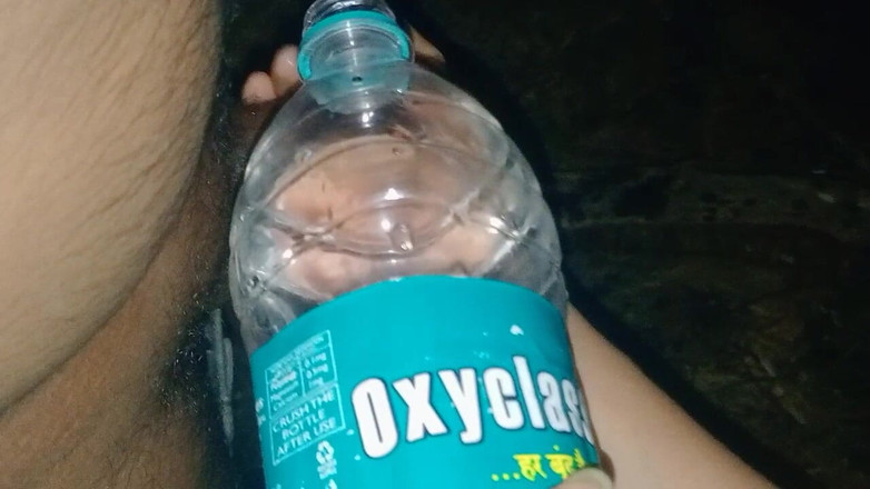 NikiRathod: Ngentot gaya doggy di hutan, nyepong kontol dan ngocok kontol...