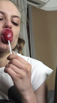 Kinky fetisj ondeugend snotaapmeisje bubbelgom l Oli plagend!