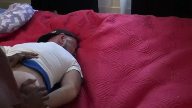 Premium French Bareback Clip: Baoise của một con gà Erosse màu đen