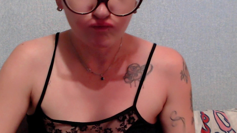 HellENXxOo: Extreem nat voetenneuken en kokhalzen