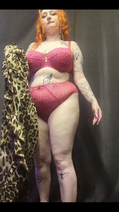 Bunny Royle: Visar dig alla mina sexiga vacklande bitar och kurvor