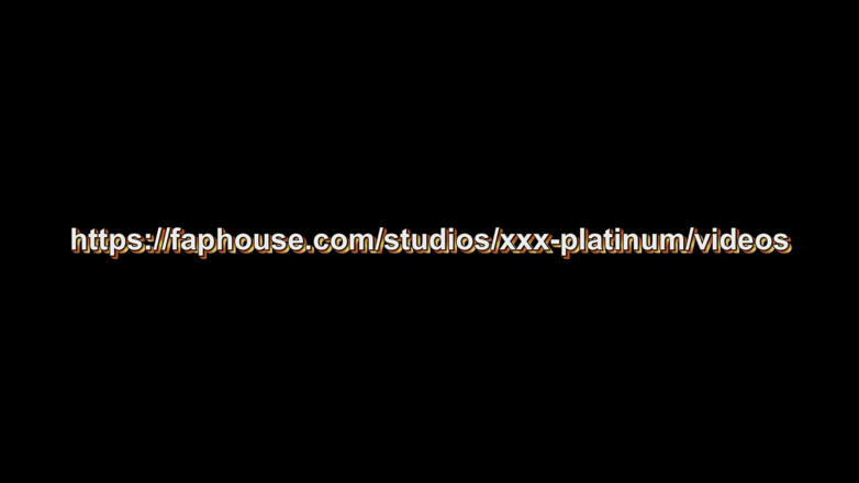 XXX-Platinum: Mujer sexy chupa pequeña polla amigo papi Polla y esperma