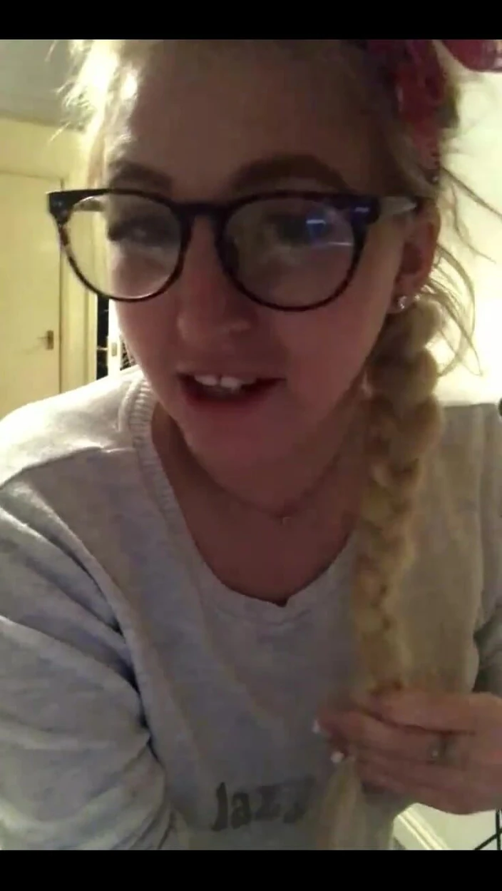 Loula Lou: Stream Started 04/12/2020 10:06 Pm