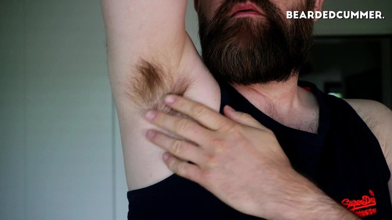 Beardedcummer: Chlupaté jámy, hruď, vousy a bradavky si hrají