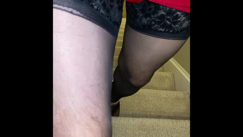 MadisonCD2025: MILF Crossdresser Madison Ubieranie się w seksowne stroje z uda...