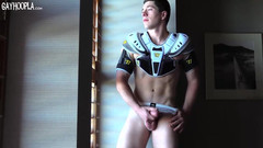 Gay Hoopla: Big Cock Jock Marshall Blake Jerks off