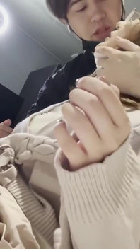 欺骗性设置。邻居的已婚女人被吸引到误导性的私人拍摄中