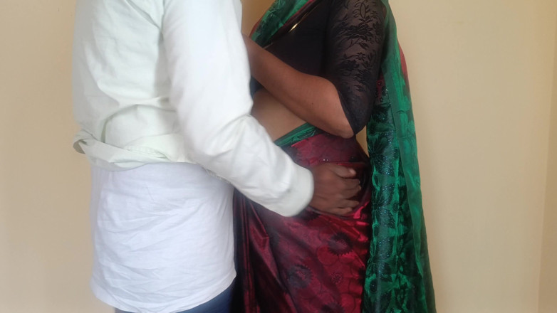 Magilmathi: kolej tichar hot romans vaayaral vidiyo