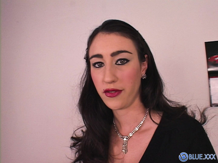 Blue Girls XXX: Elegante y tetona Natalie