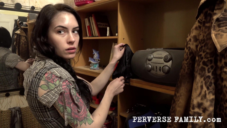 Perverse Family: Perverse Family 17 season 2: Deep Anal Session