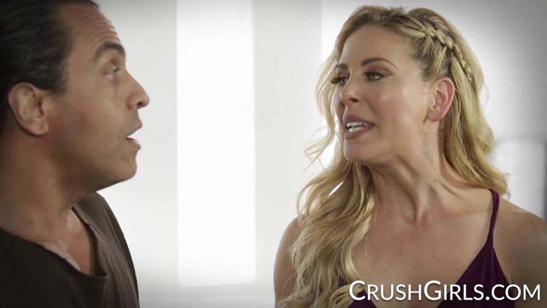 Crush Girls: Cherie Deville e sua enteada Honey Gold ficam safadas