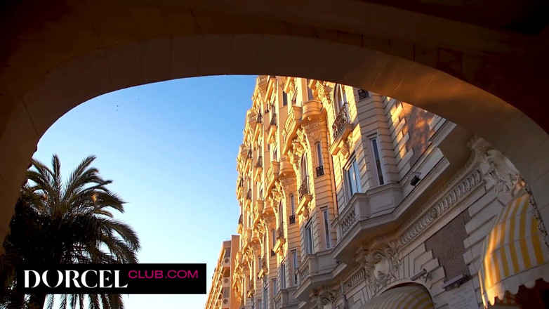 Dorcel Club: Clea Gaultier uwodzi Ewę Sweet