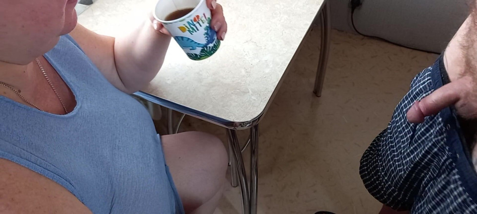 Zona901: Viene nel mio bicchiere di caffè dopo essersi segato