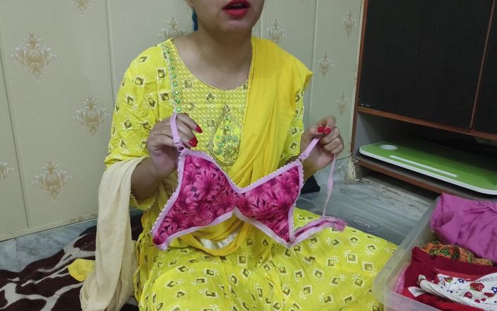 Saara Bhabhi: Edepsiz üvey kız kardeş seks rol oyunu