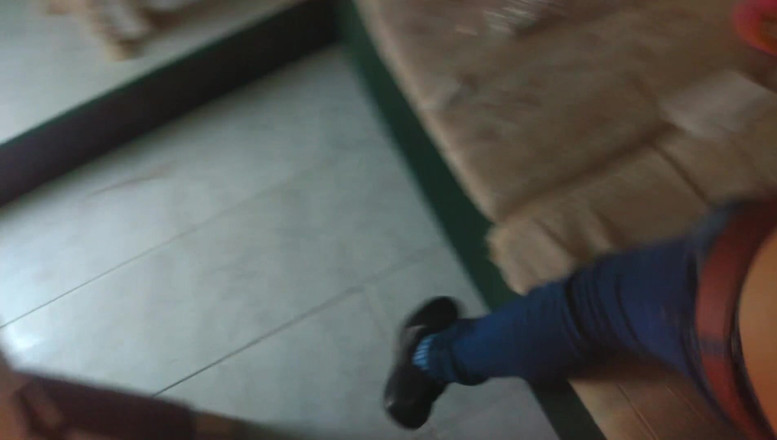 Jhony Cruz: Покоївка виправляла душ, але я трахнув її і наповнив її пизду молоком, мексиканська тінка повія.