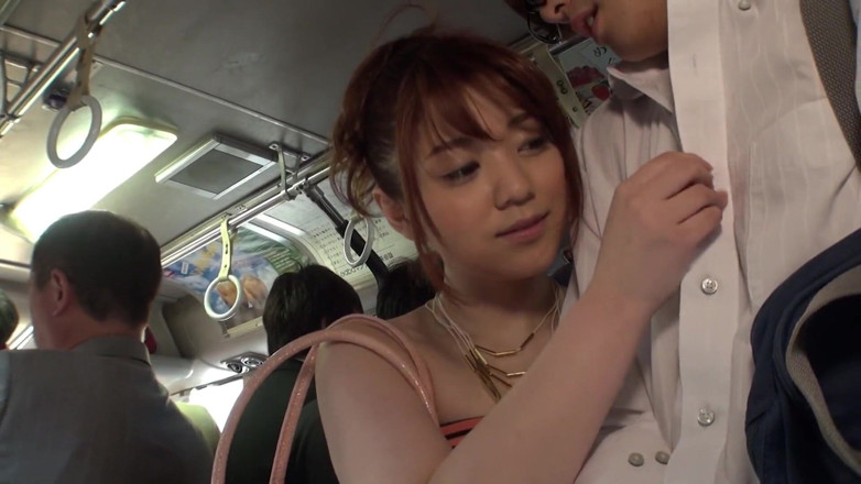 Caribbeancom: Japanse slet geslagen en sperma op poesje terwijl ze in...