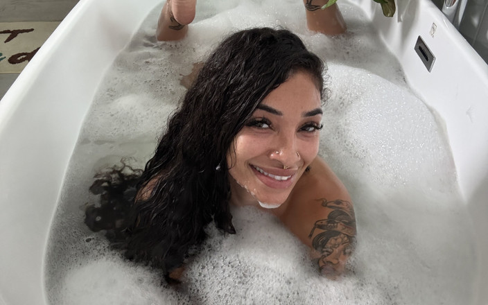 Erotic Medusa: Fuck Me in a Bubble Bath