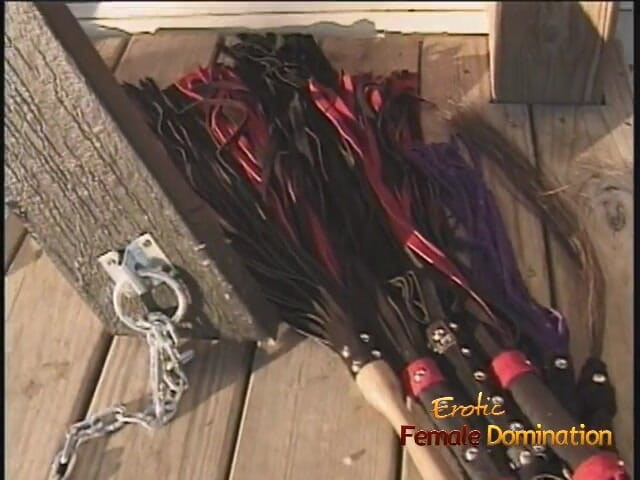 Erotic Female Domination: Maledom chatouille et fouette une fille soumise ligotée avec de...
