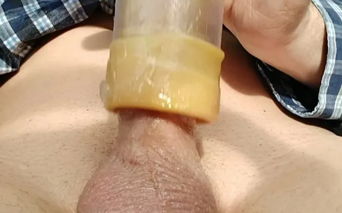 DMVToyLover: Rock hard in the sun. Venus machine slurping my cock 3...