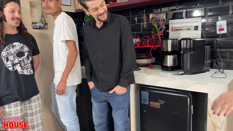 Cuckoldhouse: Одружений підліток трахається з анальним сексом у Cuckold House