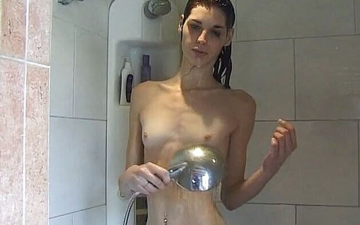 Flash Model Amateurs: Dünne schlampe in der dusche