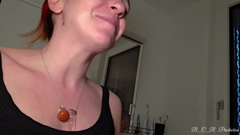 Malou-Nu: Colegul de apartament e gay?? Nu cred ;-)
