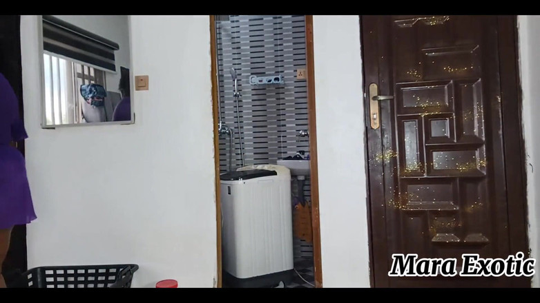 Mara Exotic: Tlustá ebenová holka pere a vibruje - Mara Exotic