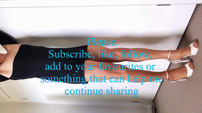 Dani Leg: Dani been in gebruinde panty met rode teen nagellak