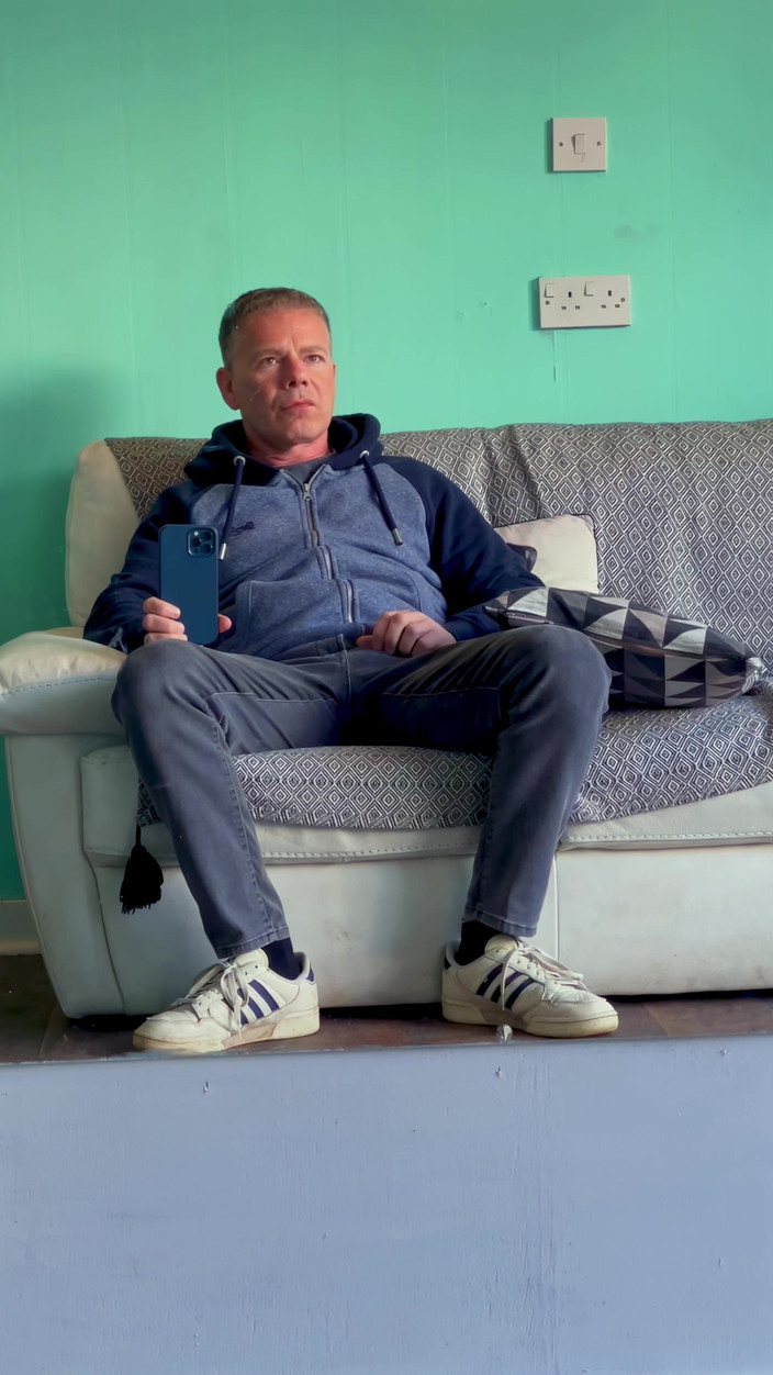 NakedFoxx: Riskantní barber shop tření mrdky k orgasmu s lidmi v...