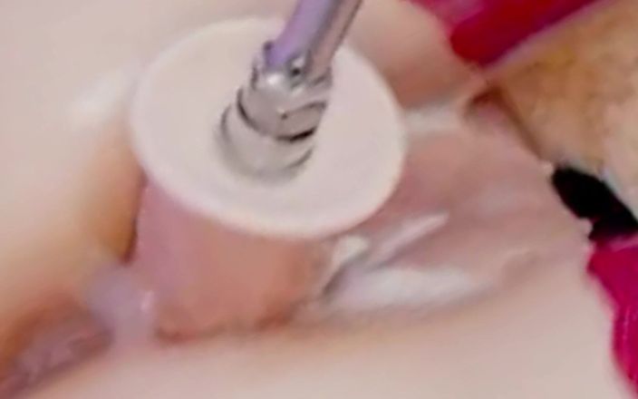Nicolette69w: Jävla en krämig fitta med en stor dildo