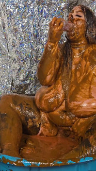 Melonie Nosha Obrovská prsa a chlupatá kočka je velký sexy nepořádek