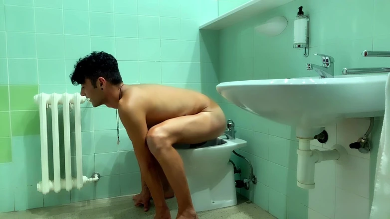 Idmir Sugary: Filling Ass with Water and Squirting Water Out of Ass