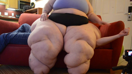 Full Weight Productions: SSBBW Bobbi Jo's failed trample & sofa squash