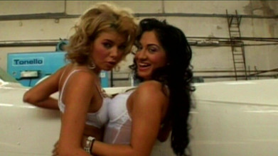 MMV Films and Clips XXX: Troie bionde e brune devastate in un'orgia nel magazzino