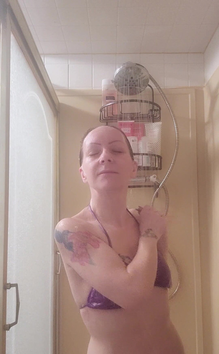 Raven Willow: Untuk semua pecinta rambutku nonton aku lagi cuci bajuku di...