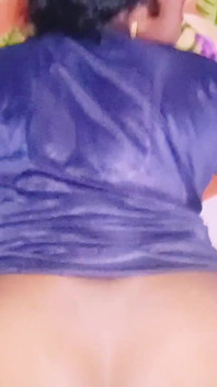 Krásný bhabi podvádějící manžel šuká Husbendův malý velký péro nevlastního bratra. Indický podvádějící sex Telugské špinavé řeči.