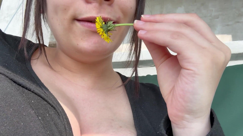 AmayaMori: Starnutendo dai fiori ma l'amore si trasforma in allergia sensuale