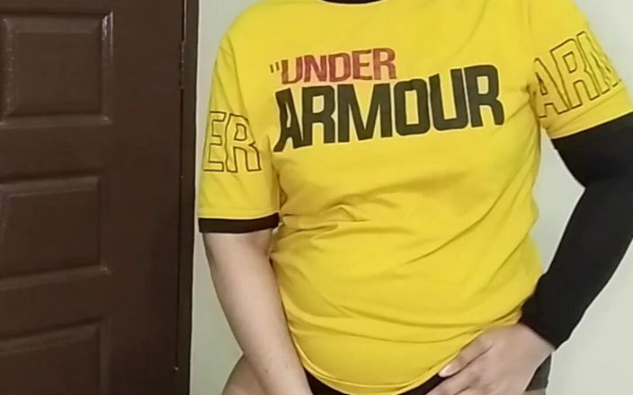 Sairaxsaim: 印度德西大学少女sairaxsaim展示阴户和紧致的胸部