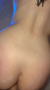Rien De Mieux Que De Se Faire Baiser Dans Un Bain Tourbillon Après Une Longue Semaine Au Travail