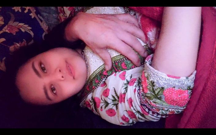 Faryal: 第一次面对印度女孩美丽的女孩hira