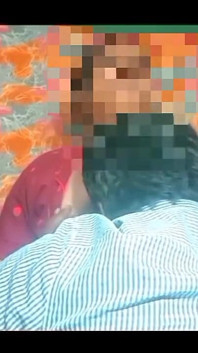 Maestra tamil besándose con estudiante