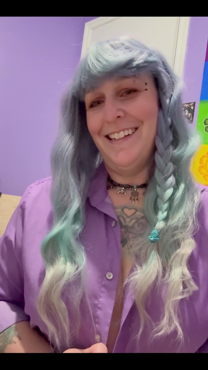 Sexy Angela: Modré vlasy