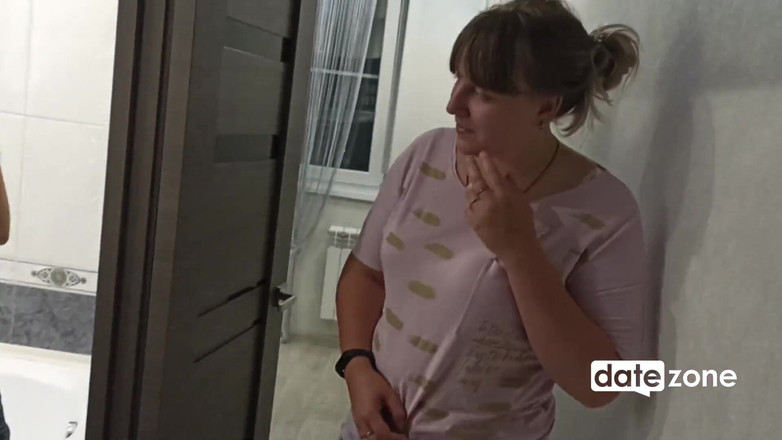 Datezone: Pulchna milf uprawia seks z młodym facetem