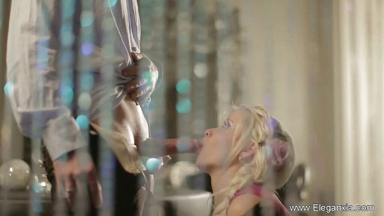 Eleganxia: 金髪の赤ん坊から素晴らしいフェラチオとディープスロート