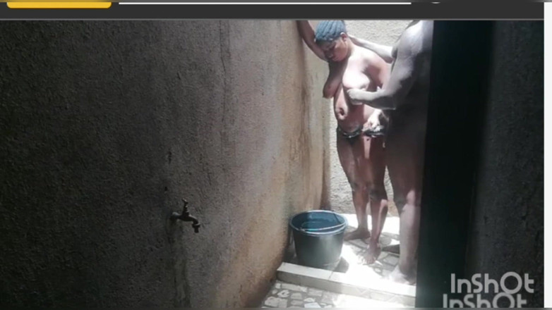 Pornsexlive: Amor en secreto en la ducha africana