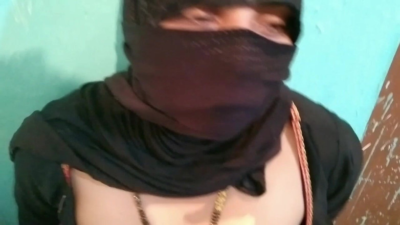 Gulaab: India folla duro en la mesa